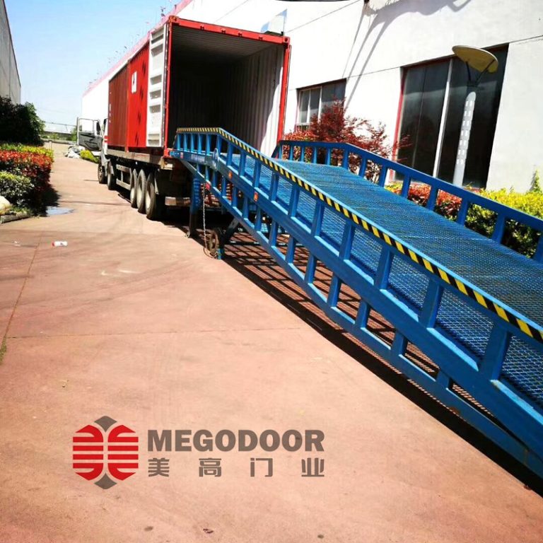 上海物流園集裝箱電動(dòng)登車橋：高精度、高可靠性的智能裝卸解決方案縮略圖